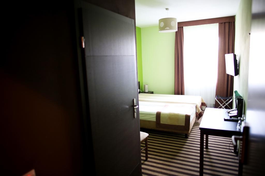 Hotel Folklor Miedzyrzec Podlaski Exterior photo
